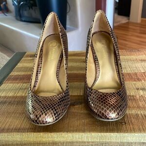 Mooties Tootsies Ideal bronze snake heels, size 6
